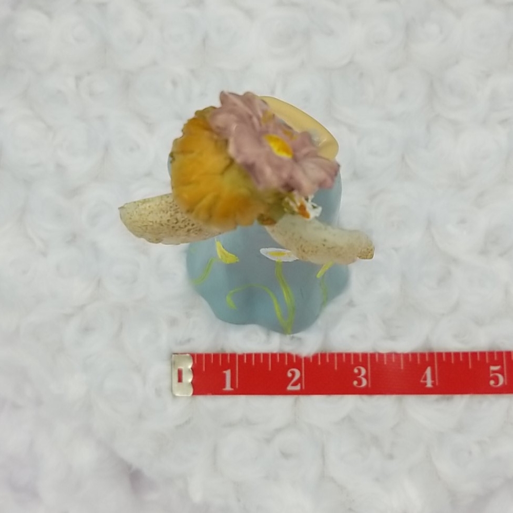 Angel in Blue Dress with Flowers Holding a Pink Daisy Figurine - Picture 6 of 6